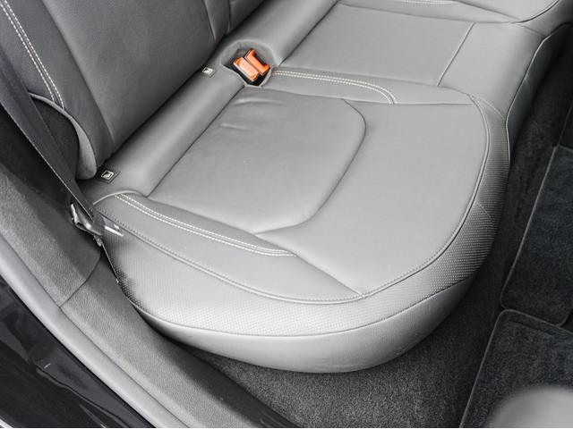 ジープ・レネゲード リミテッド 黒本革シート・サンルーフ・ステアリングヒーター・パワーシート・純正オーディオ・バックカメラ・Bluetooth・レーンキープ・BSM・後方ソナー・プライバシーガラス・シートヒーター・ETC・クルコン(46枚目)