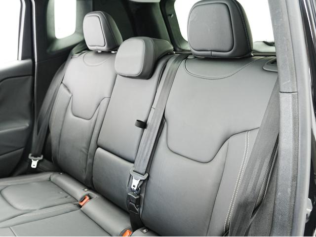 ジープ・レネゲード リミテッド 黒本革シート・サンルーフ・ステアリングヒーター・パワーシート・純正オーディオ・バックカメラ・Bluetooth・レーンキープ・BSM・後方ソナー・プライバシーガラス・シートヒーター・ETC・クルコン(47枚目)