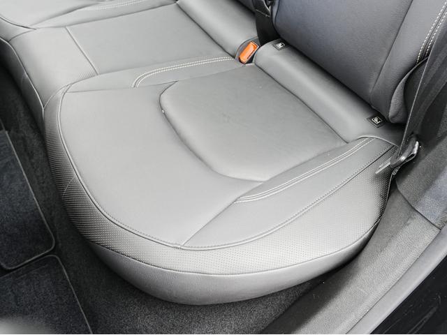 ジープ・レネゲード リミテッド 黒本革シート・サンルーフ・ステアリングヒーター・パワーシート・純正オーディオ・バックカメラ・Bluetooth・レーンキープ・BSM・後方ソナー・プライバシーガラス・シートヒーター・ETC・クルコン(48枚目)