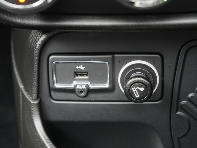 ジープ・レネゲード リミテッド 黒本革シート・サンルーフ・ステアリングヒーター・パワーシート・純正オーディオ・バックカメラ・Bluetooth・レーンキープ・BSM・後方ソナー・プライバシーガラス・シートヒーター・ETC・クルコン(66枚目)