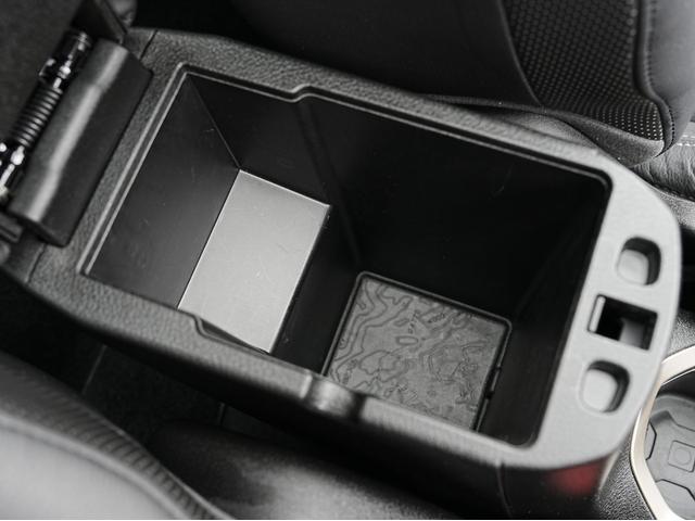 ジープ・レネゲード リミテッド 黒本革シート・サンルーフ・ステアリングヒーター・パワーシート・純正オーディオ・バックカメラ・Bluetooth・レーンキープ・BSM・後方ソナー・プライバシーガラス・シートヒーター・ETC・クルコン(71枚目)