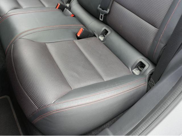 GLAクラス GLA250 4マチック スポーツ 黒本革シート・パノラミックスライディングルーフ・純正前後ドラレコ・純正ルーフキャリア・ハーマンカードンスピーカー・シートヒーター・純正ナビ・フルセグTV・BSM・レーダーセーフティ・前後ソナーセンサー(50枚目)