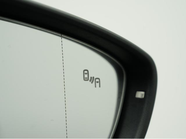 ザ・ビートル デザインマイスター 後期モデル・黒本革シート・プッシュスタート・純正ナビ・フルセグTV・Bluetooth・バックカメラ・BSM・クルーズコントロール・パドルシフト・オートライト・オートエアコン(9枚目)