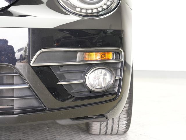 ザ・ビートル デザインマイスター 後期モデル・黒本革シート・プッシュスタート・純正ナビ・フルセグTV・Bluetooth・バックカメラ・BSM・クルーズコントロール・パドルシフト・オートライト・オートエアコン(19枚目)