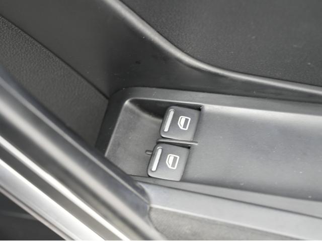 ザ・ビートル デザインマイスター 後期モデル・黒本革シート・プッシュスタート・純正ナビ・フルセグTV・Bluetooth・バックカメラ・BSM・クルーズコントロール・パドルシフト・オートライト・オートエアコン(49枚目)