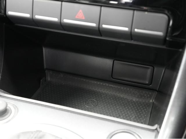 ザ・ビートル デザインマイスター 後期モデル・黒本革シート・プッシュスタート・純正ナビ・フルセグTV・Bluetooth・バックカメラ・BSM・クルーズコントロール・パドルシフト・オートライト・オートエアコン(68枚目)