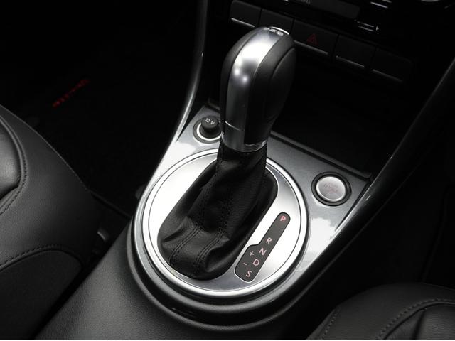 ザ・ビートル デザインマイスター 後期モデル・黒本革シート・プッシュスタート・純正ナビ・フルセグTV・Bluetooth・バックカメラ・BSM・クルーズコントロール・パドルシフト・オートライト・オートエアコン(71枚目)