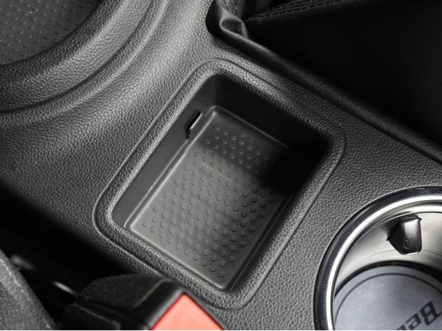 ザ・ビートル デザインマイスター 後期モデル・黒本革シート・プッシュスタート・純正ナビ・フルセグTV・Bluetooth・バックカメラ・BSM・クルーズコントロール・パドルシフト・オートライト・オートエアコン(74枚目)