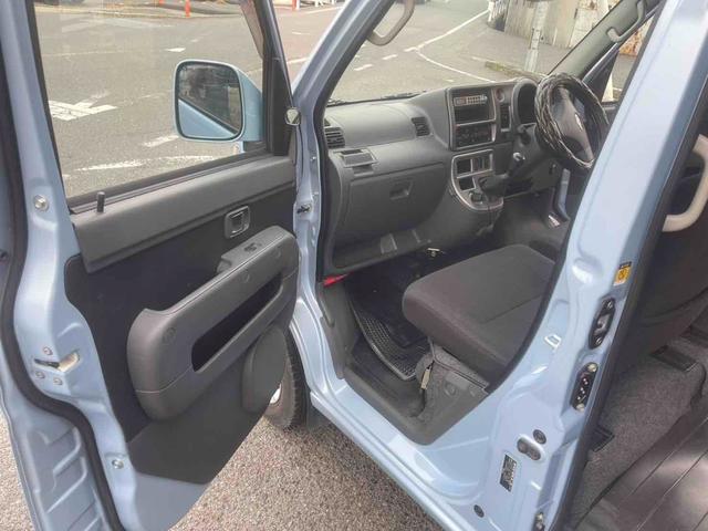 サンバーバン ＶＣ　軽バン　ＭＴ　両側スライドドア　キーレスエントリー　電動格納ミラー　アルミホイール　エアコン　パワーウィンドウ　ＣＤ（7枚目）