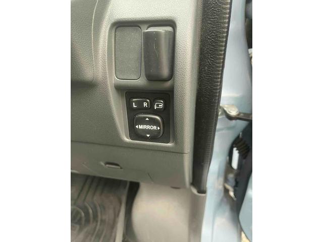 サンバーバン ＶＣ　軽バン　ＭＴ　両側スライドドア　キーレスエントリー　電動格納ミラー　アルミホイール　エアコン　パワーウィンドウ　ＣＤ（11枚目）