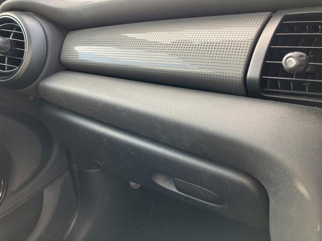 MINI クーパー オートクルーズコントロール アルミホイール スマートキー アイドリングストップ AT 盗難防止システム ABS ESC USB ミュージックプレイヤー接続可 エアコン パワーステアリング(27枚目)