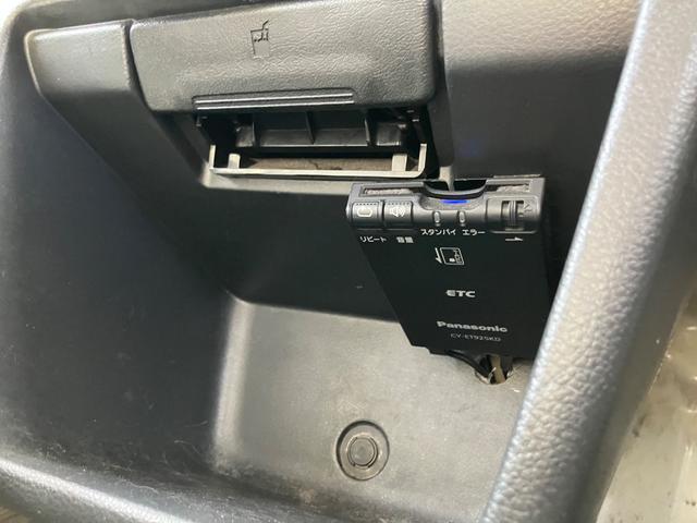 キャリイトラック ＫＣエアコン・パワステ　２ＷＤ　軽トラック　ＡＴ　ＥＴＣ　ナビ　アルミホイール　エアコン　運転席エアバッグ　助手席エアバッグ　ＣＤ　ＤＶＤ再生　Ｂｌｕｅｔｏｏｔｈ（3枚目）