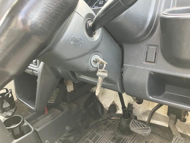 キャリイトラック ＫＣエアコン・パワステ　２ＷＤ　軽トラック　ＡＴ　ＥＴＣ　ナビ　アルミホイール　エアコン　運転席エアバッグ　助手席エアバッグ　ＣＤ　ＤＶＤ再生　Ｂｌｕｅｔｏｏｔｈ（8枚目）