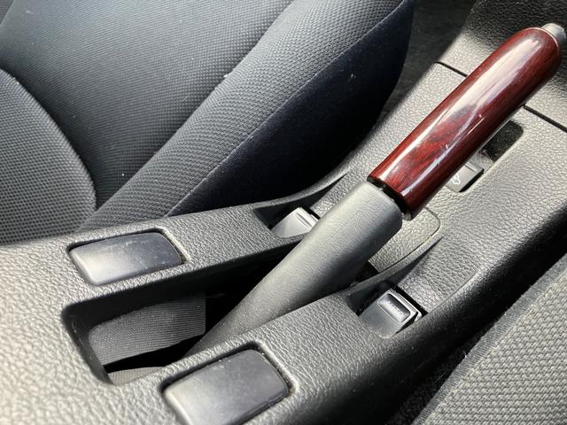 コペン アクティブトップ　ＥＴＣ　ナビ　キーレスエントリー　ＡＴ　ＡＢＳ　ＣＤ　ＤＶＤ再生　ＵＳＢ　ミュージックプレイヤー接続可　Ｂｌｕｅｔｏｏｔｈ　アルミホイール　衝突安全ボディ　エアコン　パワーステアリング（7枚目）