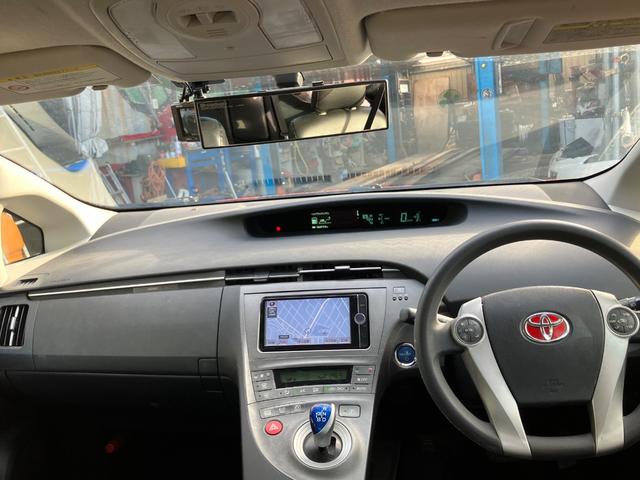 プリウス S ローダウン 外品19インチアルミ 前後ドライブレコーダー ETC バックカメラ ナビ TV オートライト スマートキー 電動格納ミラー 盗難防止システム CD DVD再生 Bluetooth(2枚目)