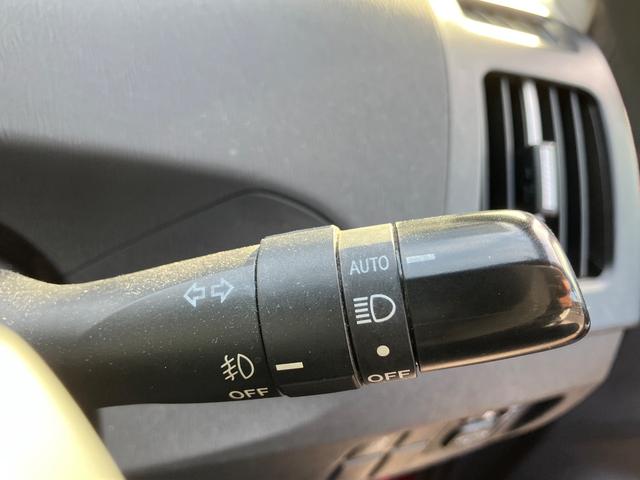 プリウス S ローダウン 外品19インチアルミ 前後ドライブレコーダー ETC バックカメラ ナビ TV オートライト スマートキー 電動格納ミラー 盗難防止システム CD DVD再生 Bluetooth(8枚目)