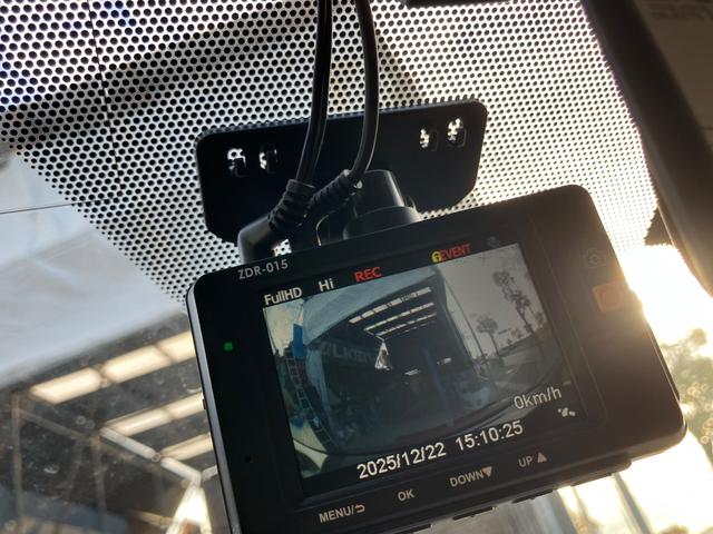 プリウス S ローダウン 外品19インチアルミ 前後ドライブレコーダー ETC バックカメラ ナビ TV オートライト スマートキー 電動格納ミラー 盗難防止システム CD DVD再生 Bluetooth(11枚目)