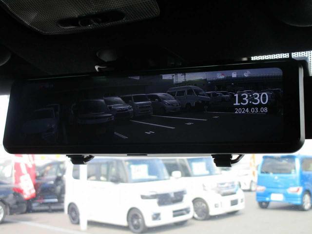 ＲＳ　社外８型ナビ　フルセグ　ＤＶＤ再生　Ｂｌｕｅｔｏｏｔｈ　バックカメラ　ＥＴＣ　ドラレコ　レーダークルーズ　パドルシフト　ＬＥＤライト　ＬＥＤフォグ　シートヒーター　ブレーキＨＯＬＤ　電動パーキング(8枚目)