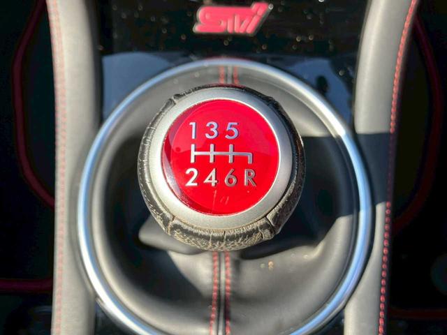 ＷＲＸ ＳＴＩ ＳＴＩ　社外ナビ　フルセグ　ＤＶＤ再生　Ｂカメラ　ＥＴＣ　ＵＳＢ充電ポート　ハーフレザーシート　サイドＳＲＳ　ＩＳＯＦＩＸ　ＬＥＤライト　オートライト　　レイズ１８インチ　ＳＴＩパフォーマンスマフラー　Ｆ型（21枚目）