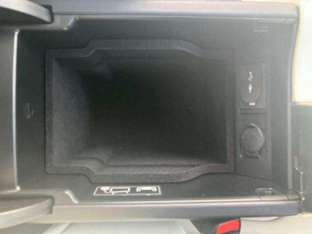 ＲＸ ＲＸ２００ｔ　Ｆスポーツ　メーカーナビ　フルセグＴＶ　ＤＶＤ再生　Ｂｌｕｅｔｏｏｔｈ　全方位カメラ　白レザーシート　エアーシート　前席パワーシート　ＨＵＤ　ＢＳＭ　レーダーＣ　パノラマルーフ　ＥＴＣ２．０　パワーリヤゲート（50枚目）