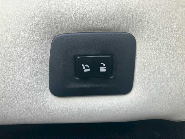 ＲＸ ＲＸ２００ｔ　Ｆスポーツ　メーカーナビ　フルセグＴＶ　ＤＶＤ再生　Ｂｌｕｅｔｏｏｔｈ　全方位カメラ　白レザーシート　エアーシート　前席パワーシート　ＨＵＤ　ＢＳＭ　レーダーＣ　パノラマルーフ　ＥＴＣ２．０　パワーリヤゲート（58枚目）