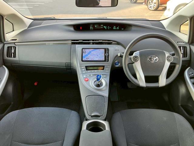 プリウス Ｓ　純正ナビ　フルセグ　ＤＶＤ再生　Ｂｌｕｅｔｏｏｔｈ　Ｂカメラ　ＥＴＣ　キセノンライト　オートライト　ＡＡＣ　サイドＳＲＳ　シートリフター　ＩＳＯＦＩＸ　ステアスイッチ　電格ミラー　ミラーウィンカー（5枚目）