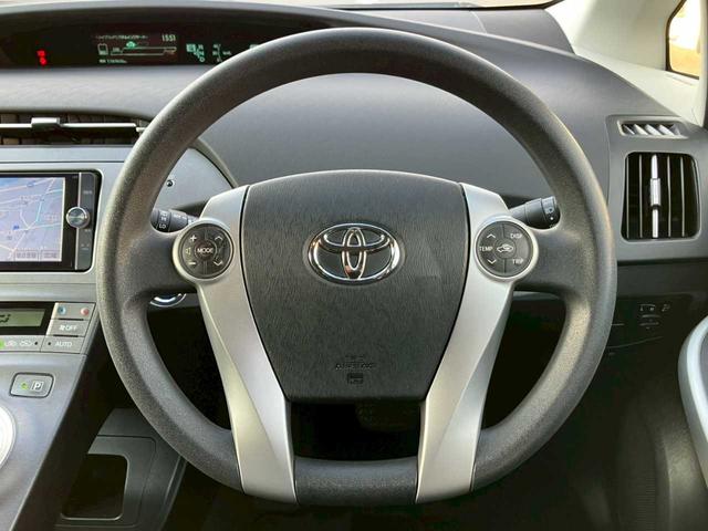 プリウス Ｓ　純正ナビ　フルセグ　ＤＶＤ再生　Ｂｌｕｅｔｏｏｔｈ　Ｂカメラ　ＥＴＣ　キセノンライト　オートライト　ＡＡＣ　サイドＳＲＳ　シートリフター　ＩＳＯＦＩＸ　ステアスイッチ　電格ミラー　ミラーウィンカー（6枚目）