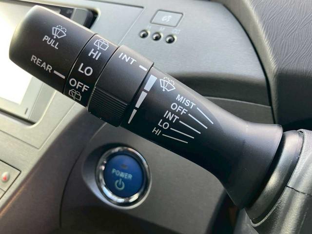 プリウス Ｓ　純正ナビ　フルセグ　ＤＶＤ再生　Ｂｌｕｅｔｏｏｔｈ　Ｂカメラ　ＥＴＣ　キセノンライト　オートライト　ＡＡＣ　サイドＳＲＳ　シートリフター　ＩＳＯＦＩＸ　ステアスイッチ　電格ミラー　ミラーウィンカー（17枚目）