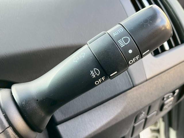 プリウス Ｓ　純正ナビ　フルセグ　ＤＶＤ再生　Ｂｌｕｅｔｏｏｔｈ　Ｂカメラ　ＥＴＣ　キセノンライト　オートライト　ＡＡＣ　サイドＳＲＳ　シートリフター　ＩＳＯＦＩＸ　ステアスイッチ　電格ミラー　ミラーウィンカー（18枚目）