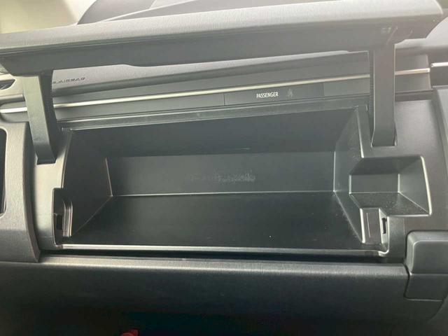 プリウス Ｓ　純正ナビ　フルセグ　ＤＶＤ再生　Ｂｌｕｅｔｏｏｔｈ　Ｂカメラ　ＥＴＣ　キセノンライト　オートライト　ＡＡＣ　サイドＳＲＳ　シートリフター　ＩＳＯＦＩＸ　ステアスイッチ　電格ミラー　ミラーウィンカー（34枚目）