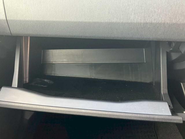 プリウス Ｓ　純正ナビ　フルセグ　ＤＶＤ再生　Ｂｌｕｅｔｏｏｔｈ　Ｂカメラ　ＥＴＣ　キセノンライト　オートライト　ＡＡＣ　サイドＳＲＳ　シートリフター　ＩＳＯＦＩＸ　ステアスイッチ　電格ミラー　ミラーウィンカー（35枚目）