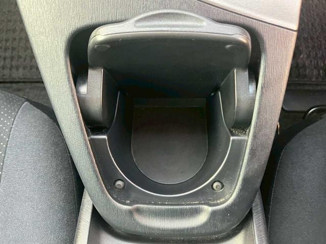 プリウス Ｓ　純正ナビ　フルセグ　ＤＶＤ再生　Ｂｌｕｅｔｏｏｔｈ　Ｂカメラ　ＥＴＣ　キセノンライト　オートライト　ＡＡＣ　サイドＳＲＳ　シートリフター　ＩＳＯＦＩＸ　ステアスイッチ　電格ミラー　ミラーウィンカー（36枚目）