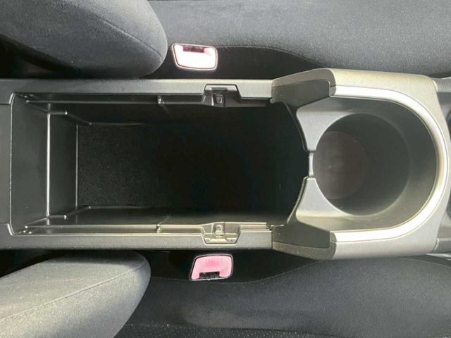 プリウス Ｓ　純正ナビ　フルセグ　ＤＶＤ再生　Ｂｌｕｅｔｏｏｔｈ　Ｂカメラ　ＥＴＣ　キセノンライト　オートライト　ＡＡＣ　サイドＳＲＳ　シートリフター　ＩＳＯＦＩＸ　ステアスイッチ　電格ミラー　ミラーウィンカー（37枚目）