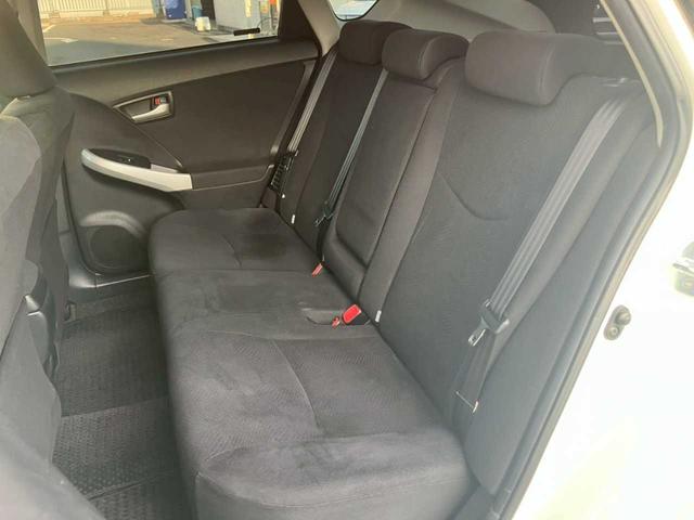 プリウス Ｓ　純正ナビ　フルセグ　ＤＶＤ再生　Ｂｌｕｅｔｏｏｔｈ　Ｂカメラ　ＥＴＣ　キセノンライト　オートライト　ＡＡＣ　サイドＳＲＳ　シートリフター　ＩＳＯＦＩＸ　ステアスイッチ　電格ミラー　ミラーウィンカー（42枚目）