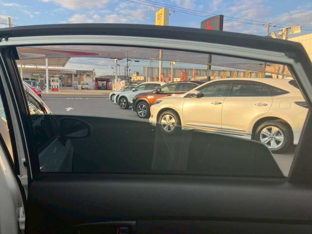 プリウス Ｓ　純正ナビ　フルセグ　ＤＶＤ再生　Ｂｌｕｅｔｏｏｔｈ　Ｂカメラ　ＥＴＣ　キセノンライト　オートライト　ＡＡＣ　サイドＳＲＳ　シートリフター　ＩＳＯＦＩＸ　ステアスイッチ　電格ミラー　ミラーウィンカー（46枚目）