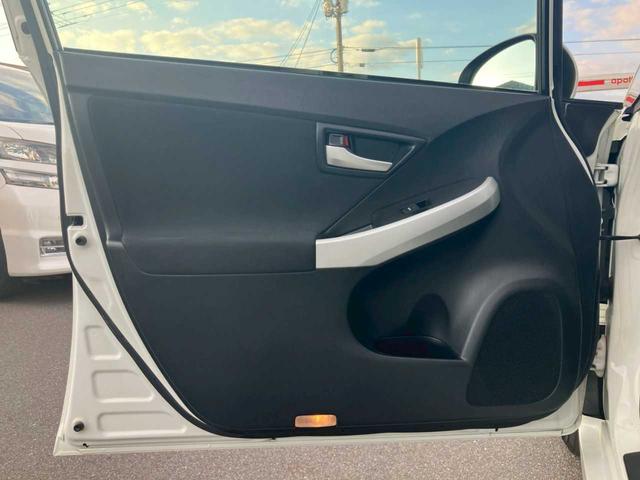 プリウス Ｓ　純正ナビ　フルセグ　ＤＶＤ再生　Ｂｌｕｅｔｏｏｔｈ　Ｂカメラ　ＥＴＣ　キセノンライト　オートライト　ＡＡＣ　サイドＳＲＳ　シートリフター　ＩＳＯＦＩＸ　ステアスイッチ　電格ミラー　ミラーウィンカー（48枚目）