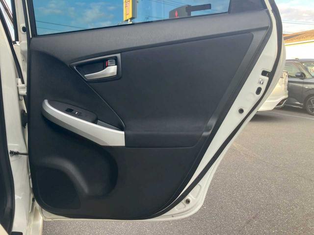 プリウス Ｓ　純正ナビ　フルセグ　ＤＶＤ再生　Ｂｌｕｅｔｏｏｔｈ　Ｂカメラ　ＥＴＣ　キセノンライト　オートライト　ＡＡＣ　サイドＳＲＳ　シートリフター　ＩＳＯＦＩＸ　ステアスイッチ　電格ミラー　ミラーウィンカー（51枚目）