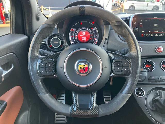 当店の展示車両は全てお客様から買い取った車両です。実際に車を見て車両状態を把握し厳選したうえで店頭に並べています。前オーナー様の使用歴も把握しております。