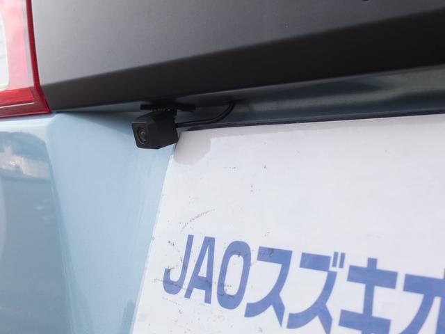 バックカメラ装備★シフト位置をＲに入れるとナビ画面に後ろの映像がうつるので安心して駐車できます！