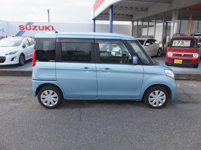 スマートキー標準装備です。キーをポケットに入れたままでもドアのロック・アンロックができ、雨の日や、荷物の多い時に大活躍です！