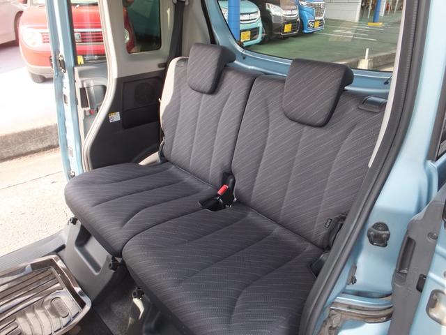 後部座席も足元ゆったりです！乗り心地も良くゆったりとした気持ちで乗ることができます！一度座ってみるとその心地良さがわかります♪ぜひご連絡ください♪