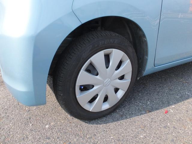 タイヤの溝もたっぷり残っています！タイヤ溝はお車の制動距離にも関係があり、溝が残っていれば安全性も高まります！また、ご購入後に買い替えの必要もなく、無駄な出費や時間を削減することができます♪