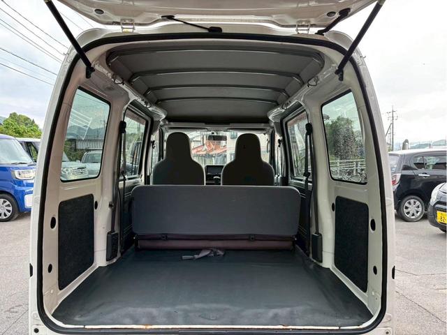 サンバーバン トランスポーター　４ＷＤ　タイミングチェーン　ＥＴＣ　ナビ　フルセグＴＶ　Ｂｌｕｅｔｏｏｔｈ　ＣＤ　ＤＶＤ　キーレスエントリー　ＡＷ１２インチ　両側スライドドア　パワーウィンドウ　エアコン　パワーステアリング（22枚目）