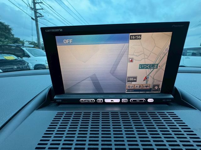 V50 2.0クラシック 革シート サンルーフ パワーシート ETC HDDナビ フルセグTV CD DVD オートエアコン キーレスエントリー AW17インチ クルーズコントロール HIDヘッドライト ルーフレール(7枚目)