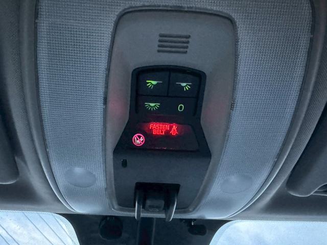 V50 2.0クラシック 革シート サンルーフ パワーシート ETC HDDナビ フルセグTV CD DVD オートエアコン キーレスエントリー AW17インチ クルーズコントロール HIDヘッドライト ルーフレール(15枚目)