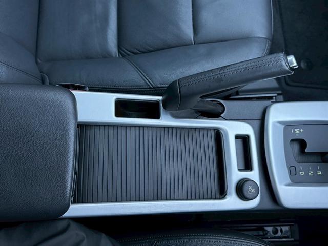 V50 2.0クラシック 革シート サンルーフ パワーシート ETC HDDナビ フルセグTV CD DVD オートエアコン キーレスエントリー AW17インチ クルーズコントロール HIDヘッドライト ルーフレール(16枚目)