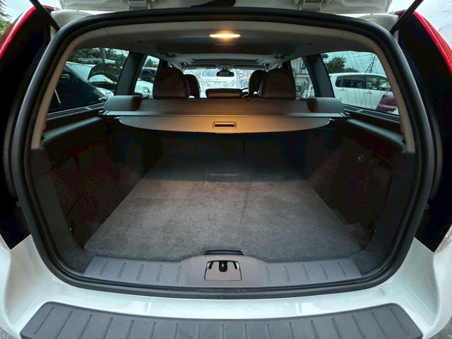 V50 2.0クラシック 革シート サンルーフ パワーシート ETC HDDナビ フルセグTV CD DVD オートエアコン キーレスエントリー AW17インチ クルーズコントロール HIDヘッドライト ルーフレール(19枚目)