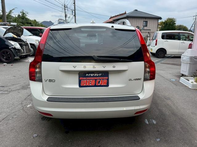 V50 2.0クラシック 革シート サンルーフ パワーシート ETC HDDナビ フルセグTV CD DVD オートエアコン キーレスエントリー AW17インチ クルーズコントロール HIDヘッドライト ルーフレール(22枚目)
