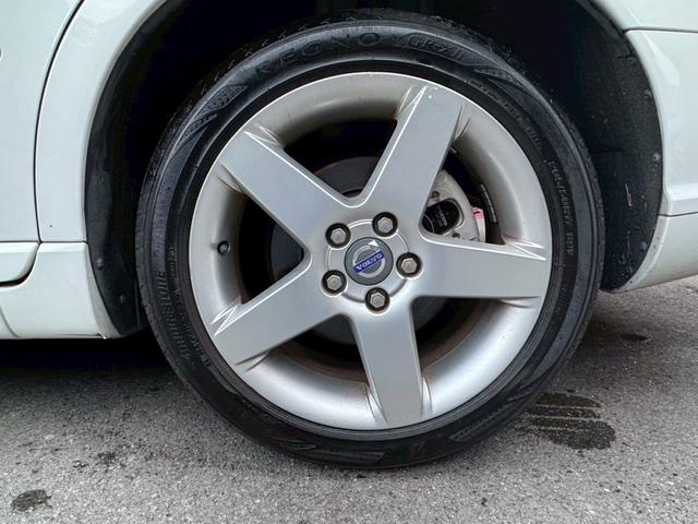 V50 2.0クラシック 革シート サンルーフ パワーシート ETC HDDナビ フルセグTV CD DVD オートエアコン キーレスエントリー AW17インチ クルーズコントロール HIDヘッドライト ルーフレール(25枚目)