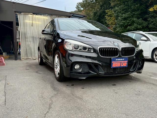 2シリーズ 218dアクティブツアラー Mスポーツ ディーゼルターボ ETC HDDナビ バックカメラ Bluetooth CD DVD USB スマートキー オートエアコン 電動格納ミラー オートライト AW17インチ ABS フォグライト(3枚目)